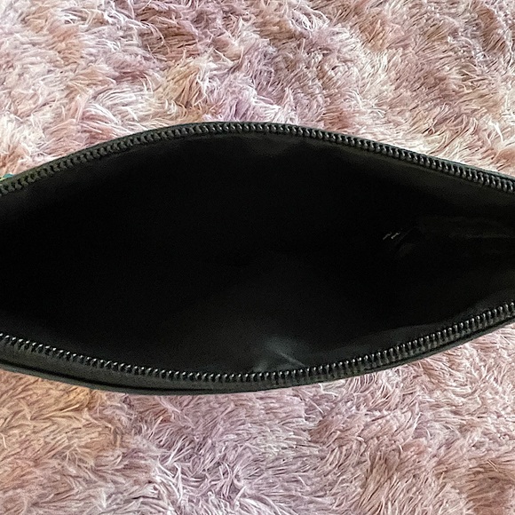 *NEW* Victorias Secret Sequin Pouch - Picture 4 of 5